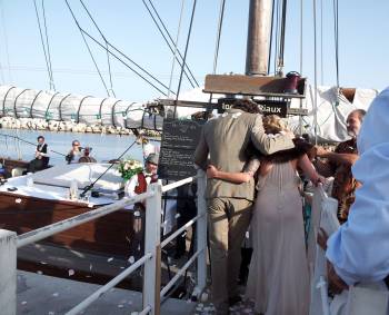 Réception de mariage à bord du voilier, bateau à quai